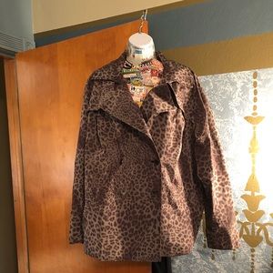 🎈Tahari Leopard Print Raincoat🎈